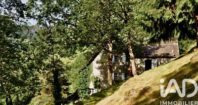 Maison - 370 m² - 11 pièces