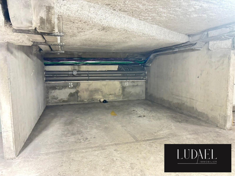 Parking / Garage - 12 m²