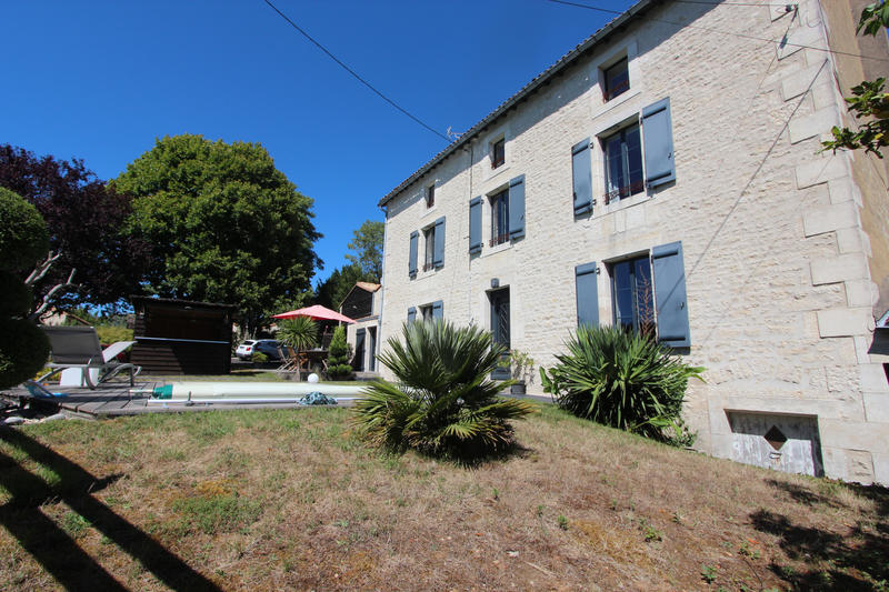 Maison - 225 m² - 7 pièces