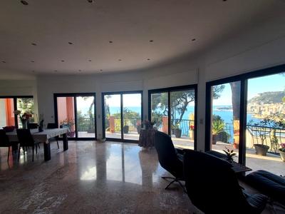 Maison - 300 m² - 5 pièces