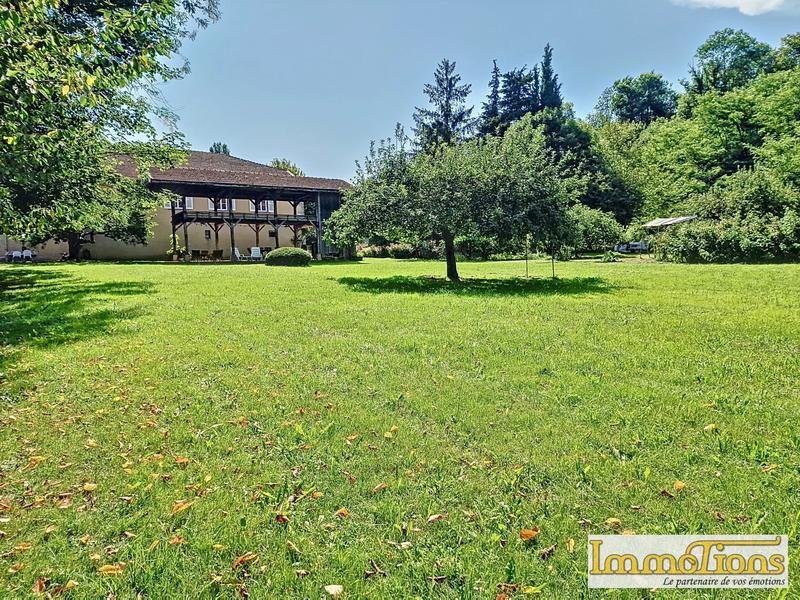 Propriété - 635 m² - 20 pièces