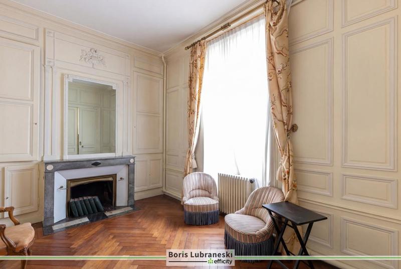 Maison - 306 m² - 12 pièces