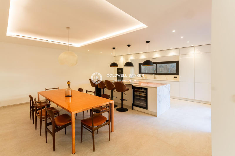 Villa - 300 m² - 6 pièces