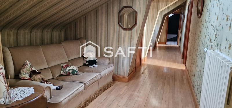 Maison - 222 m² - 8 pièces