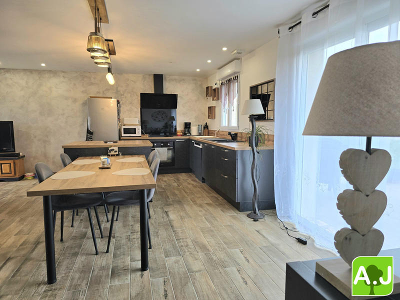 Maison traditionnelle - 90 m² - 5 pièces