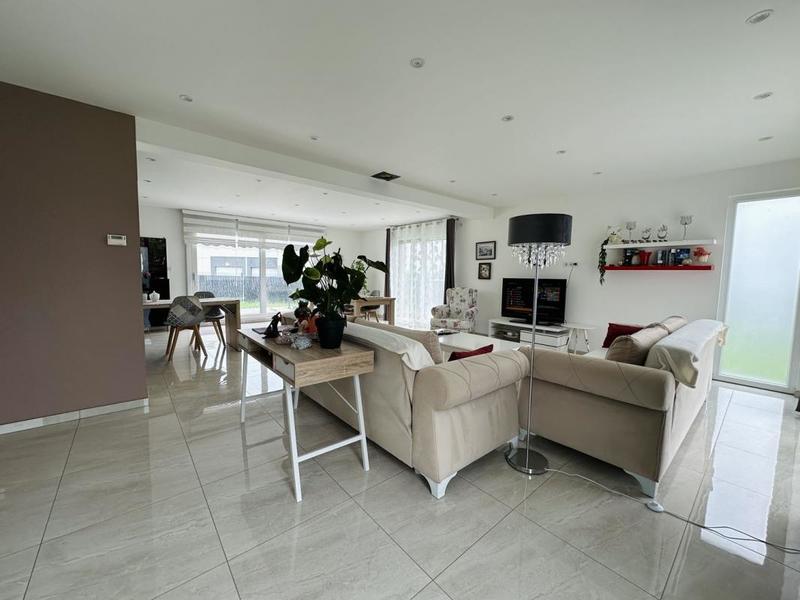 Maison traditionnelle - 180 m² - 4 pièces