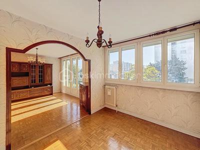 Appartement - 80 m² - 5 pièces