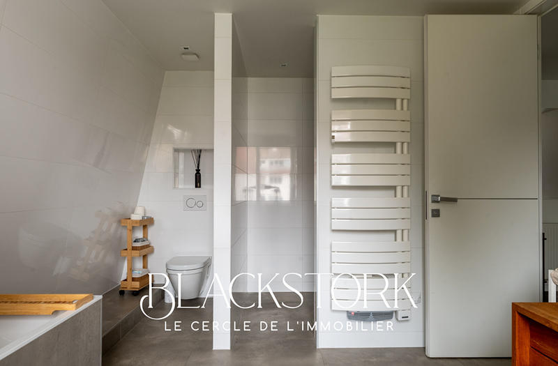 Villa - 243 m² - 7 pièces