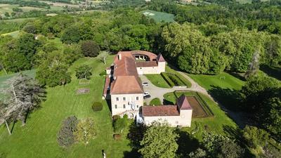 Château - 2 000 m² - 38 pièces