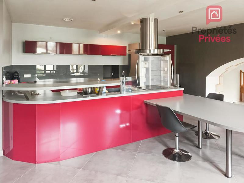 Maison - 229 m² - 8 pièces