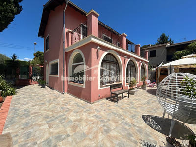 Maison - 115 m² - 6 pièces