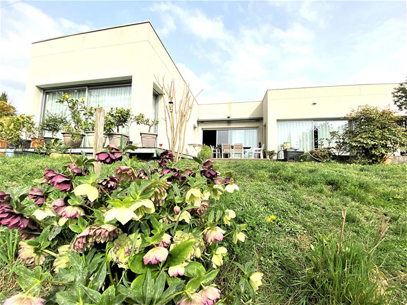 Maison - 230 m² - 7 pièces