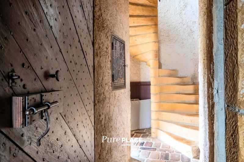 Maison en pierre - 262 m² - 6 pièces