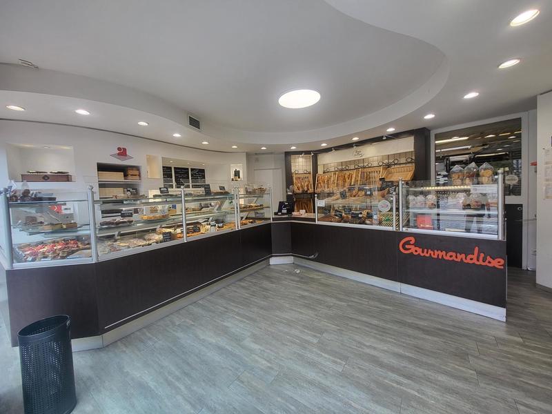 Local commercial - 300 m² - 5 pièces