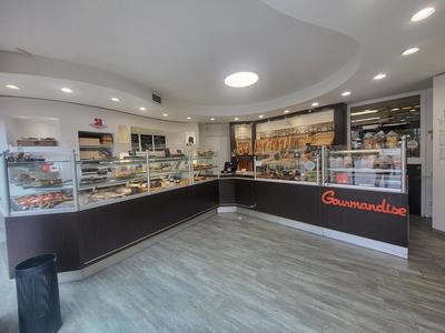 Local commercial - 300 m² - 5 pièces