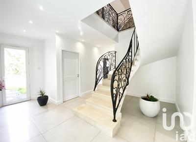 Maison - 260 m² - 8 pièces