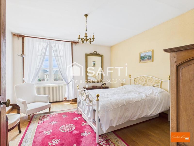 Maison - 220 m² - 8 pièces