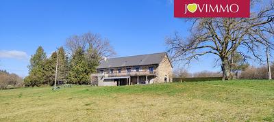 Maison - 234 m² - 8 pièces