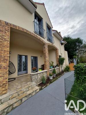 Maison - 175 m² - 8 pièces