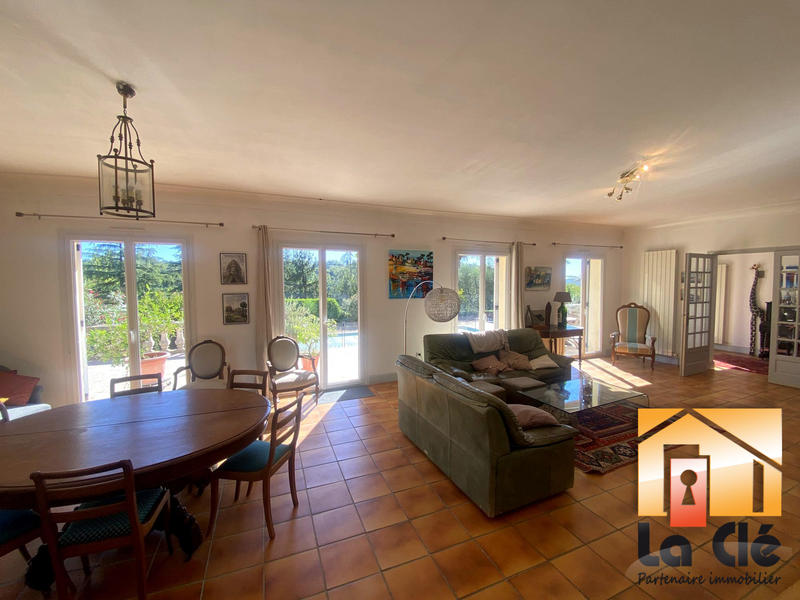 Maison - 270 m² - 9 pièces