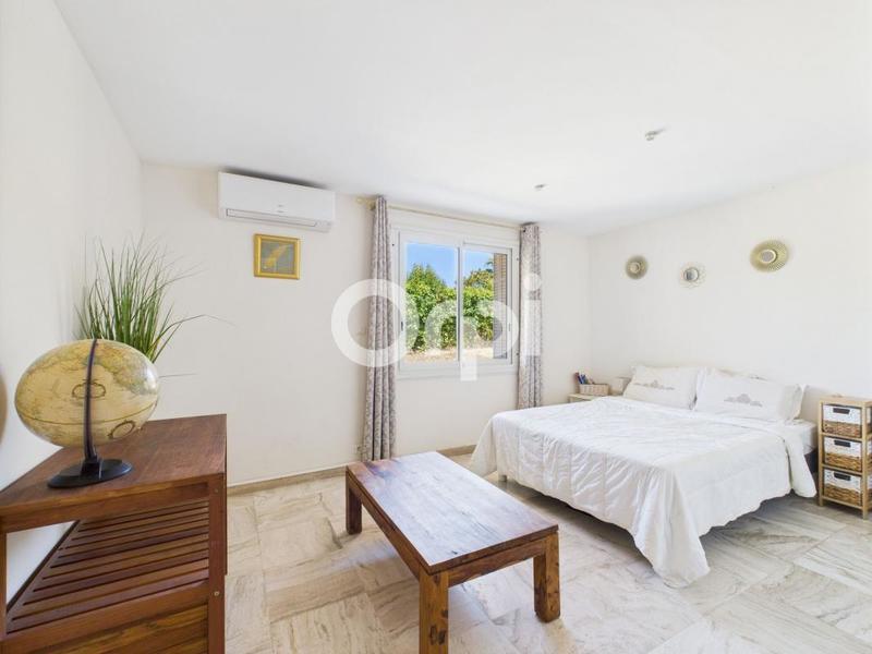 Villa - 253 m² - 7 pièces