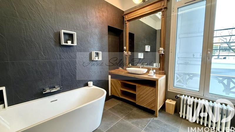 Maison - 195 m² - 6 pièces