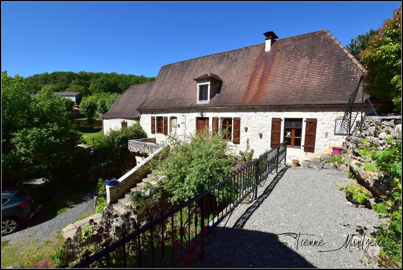 Maison traditionnelle - 157 m² - 6 pièces