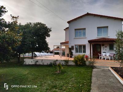 Maison - 210 m² - 12 pièces