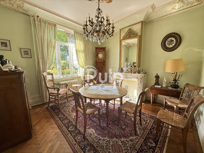 Maison bourgeoise - 232 m² - 11 pièces