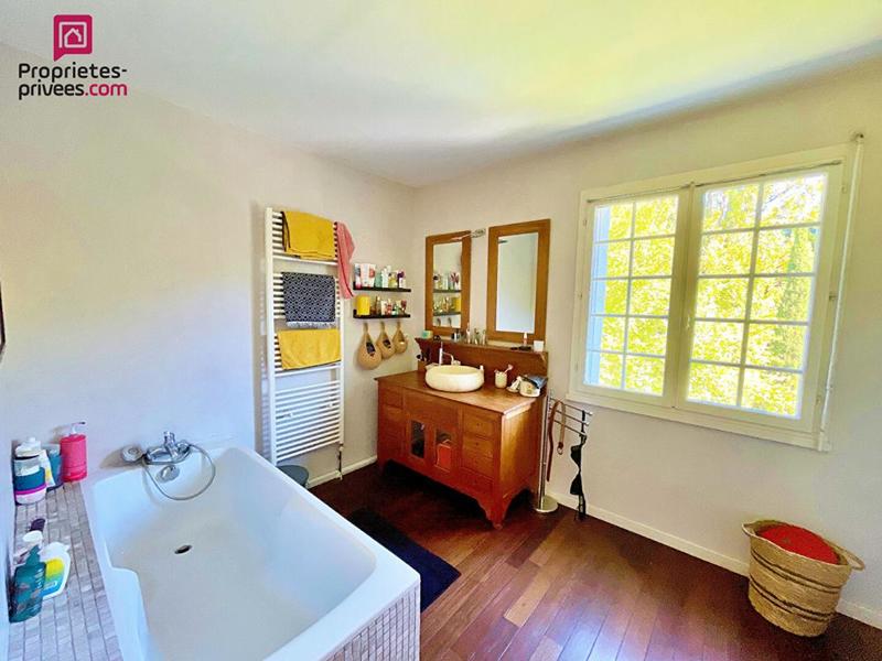 Propriété - 350 m² - 8 pièces