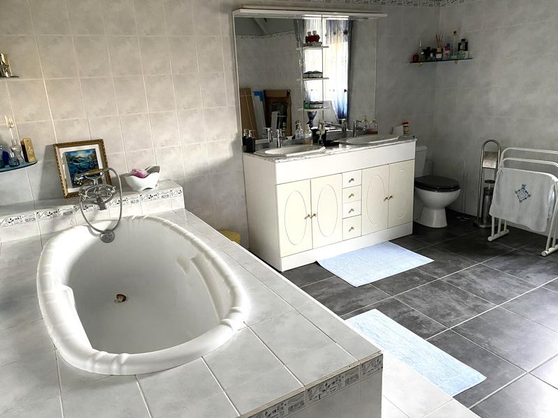 Maison ancienne - 243 m² - 7 pièces