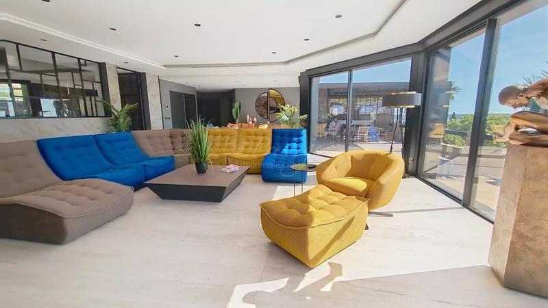 Maison - 263 m² - 8 pièces