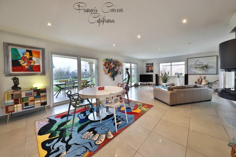 Maison - 210 m² - 6 pièces