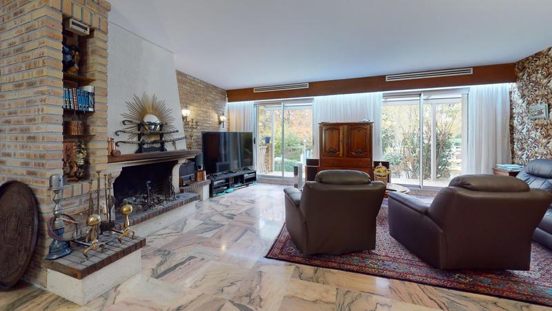 Maison - 330 m² - 8 pièces