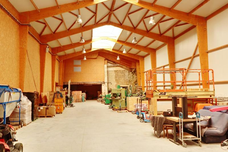 Maison - 400 m² - 16 pièces