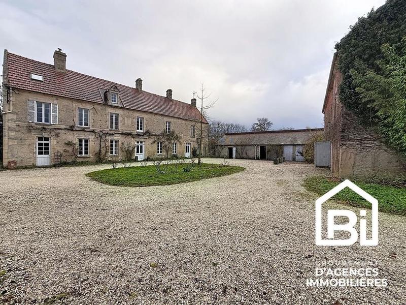 Corps de ferme - 300 m² - 9 pièces