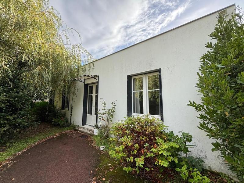 Maison - 161 m² - 8 pièces