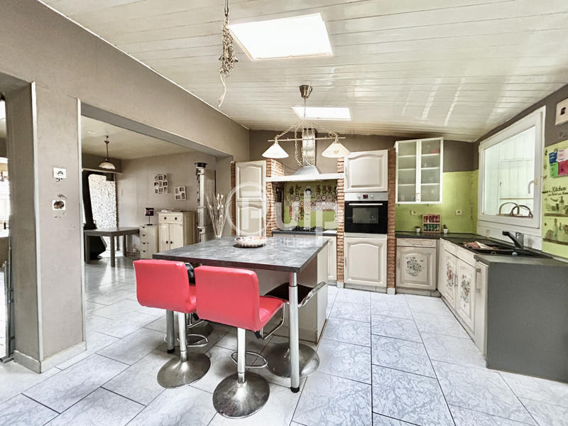 Maison - 90 m² - 5 pièces