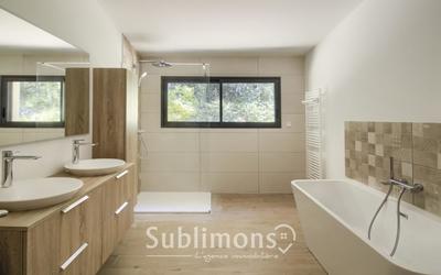 Propriété - 220 m² - 6 pièces