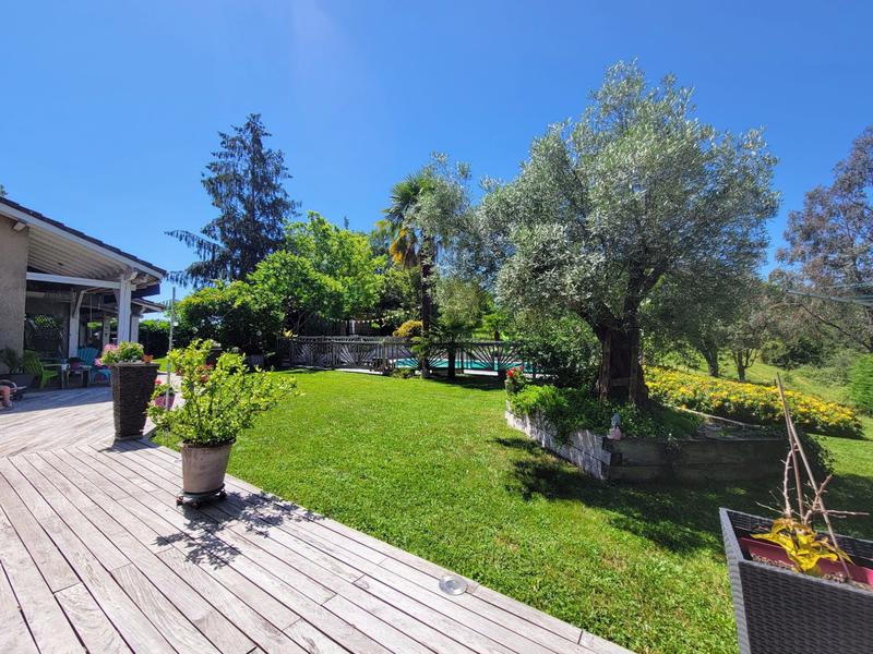 Maison - 274 m² - 8 pièces