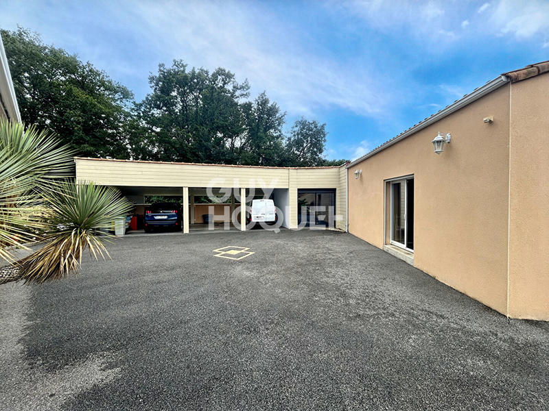 Maison - 280 m² - 10 pièces