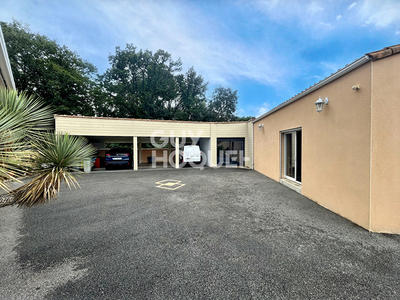 Maison - 280 m² - 10 pièces