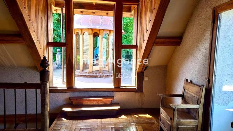 Maison ancienne - 310 m² - 8 pièces