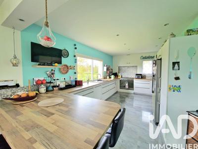 Maison - 205 m² - 6 pièces