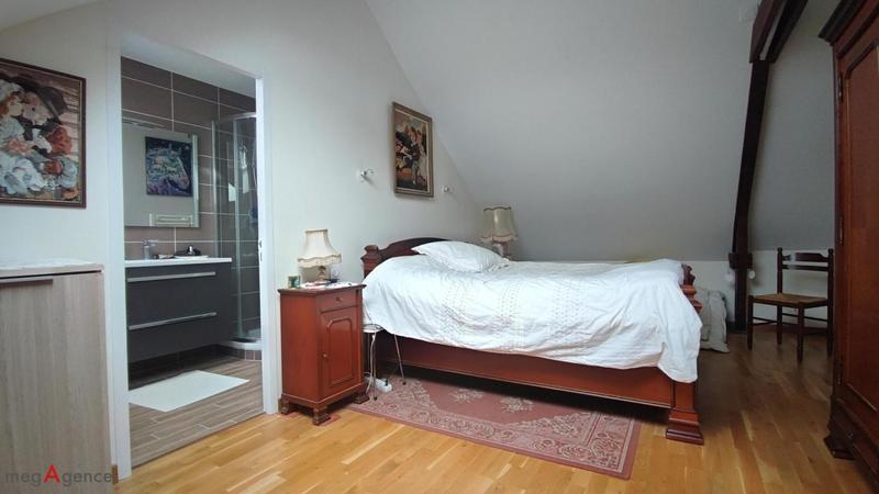 Maison - 200 m² - 12 pièces