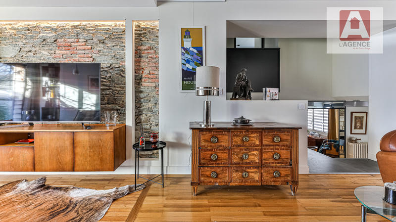 Maison - 250 m² - 10 pièces