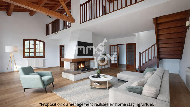 Maison - 220 m² - 8 pièces