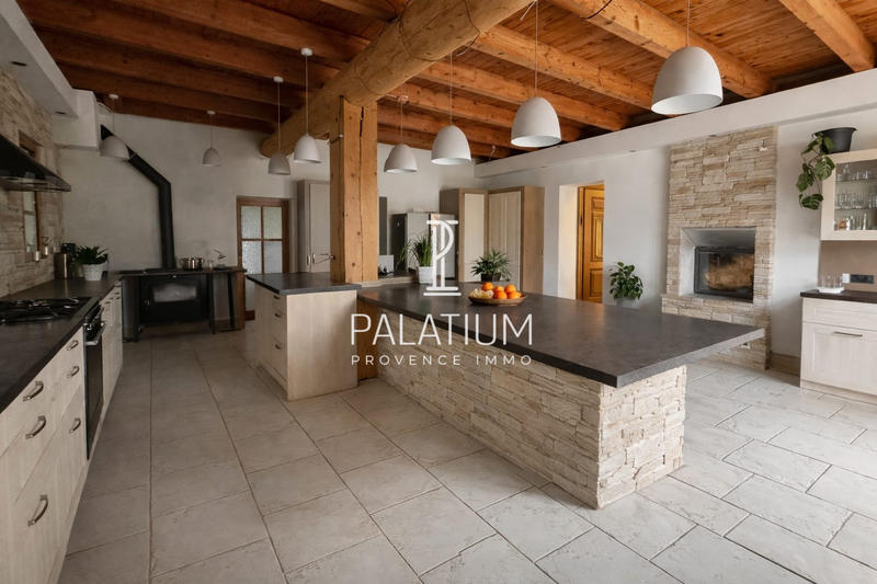 Maison - 251 m² - 7 pièces