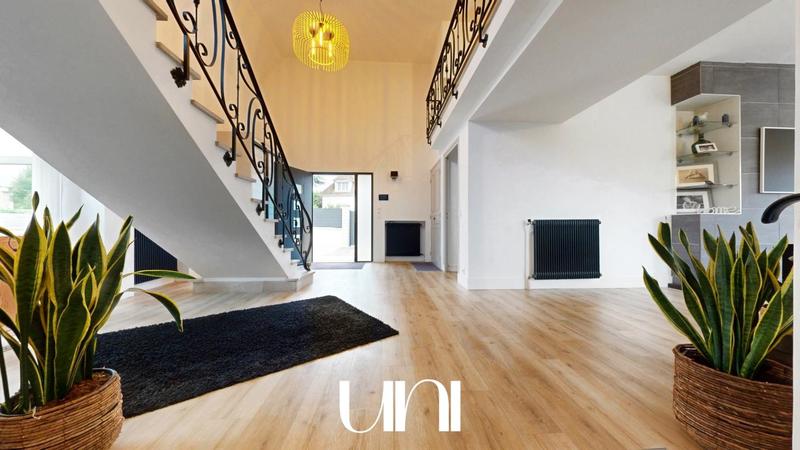 Maison - 260 m² - 6 pièces