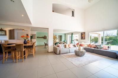 Villa - 250 m² - 8 pièces